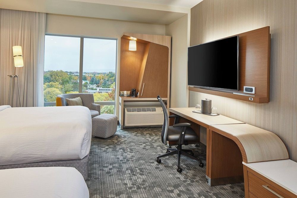 Room, 2 Queen Beds (Mobility Accessible, Roll-In Shower)