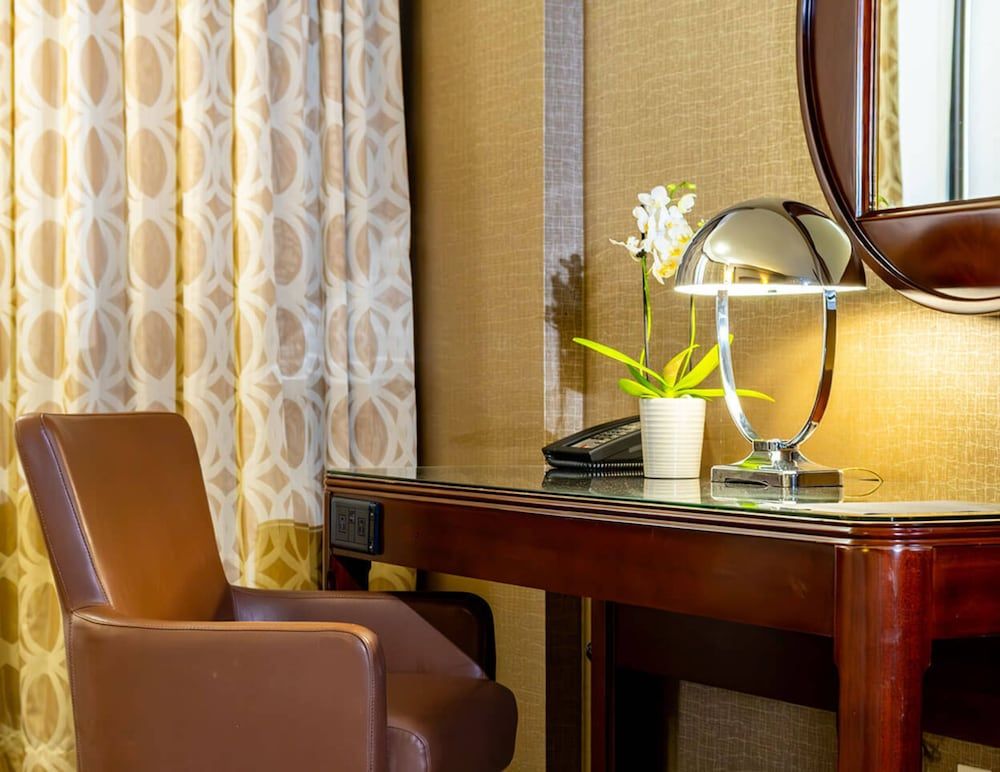 Red Deer Resort & Casino Traditional Grd Walkup 1 level 5