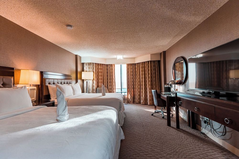 Red Deer Resort & Casino Deluxe Room, 2 Queen Beds 4