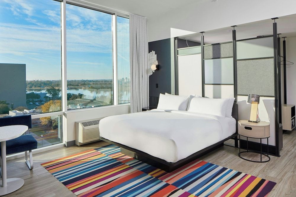 Room, 1 King Bed, Non Smoking, Balcony (Corner)