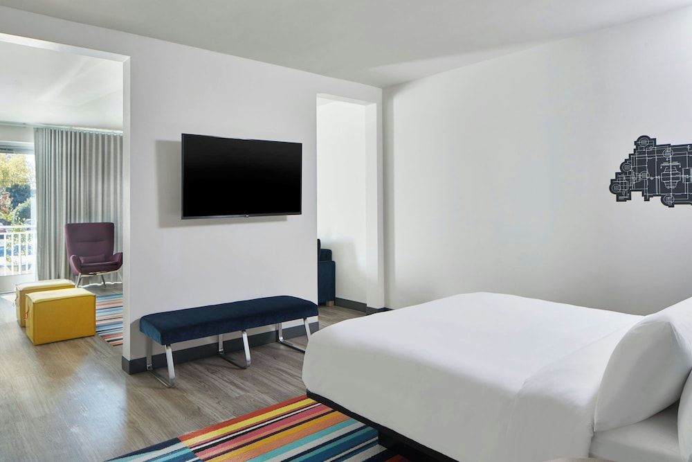 Suite, 1 King Bed, Non Smoking, Balcony