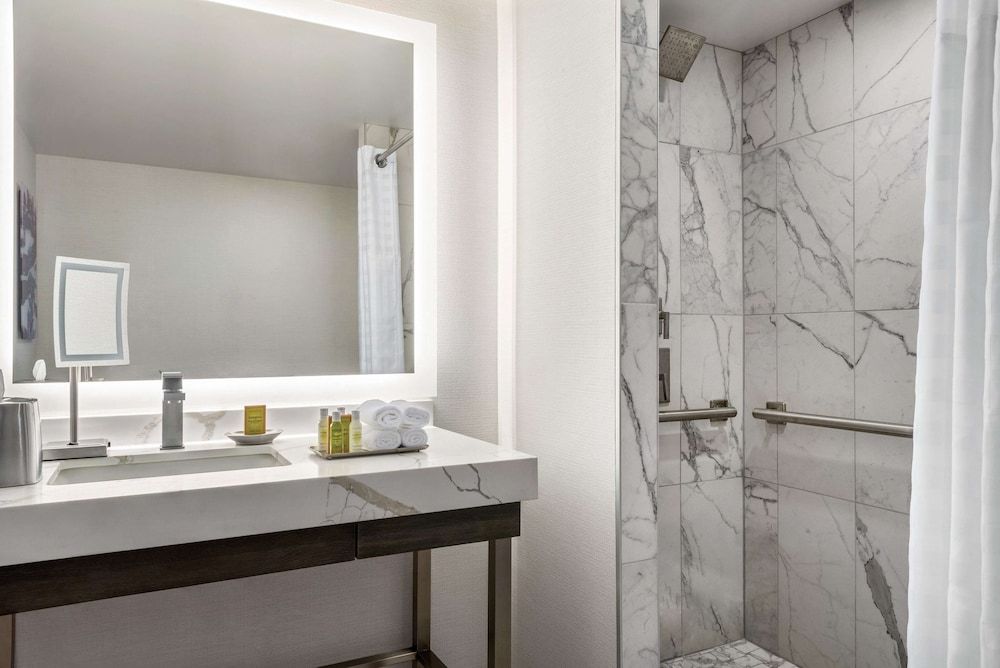 undefined Hilton Grand Vacations Club Chicago Magnificent Mile 8