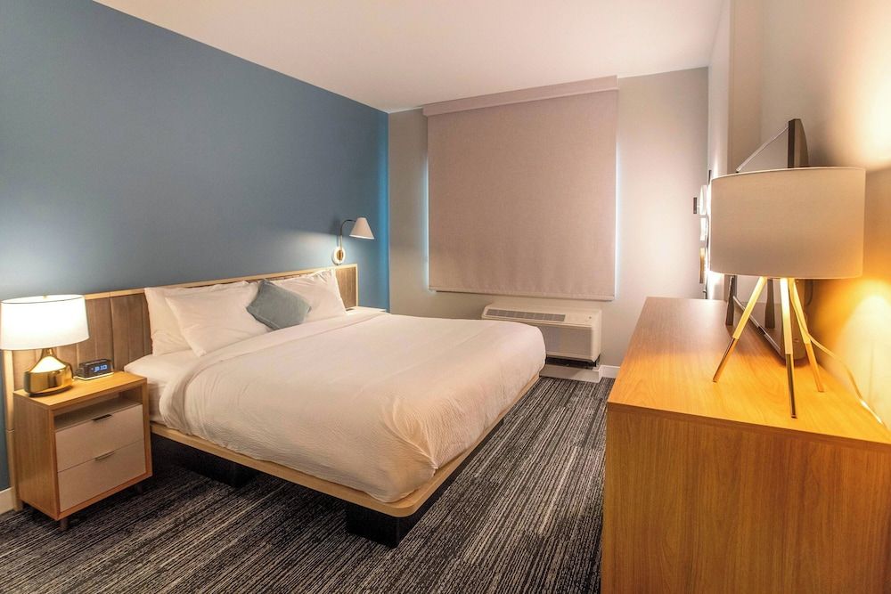 Suite, 1 Bedroom, Non Smoking (Mobility Accessible, Tub)