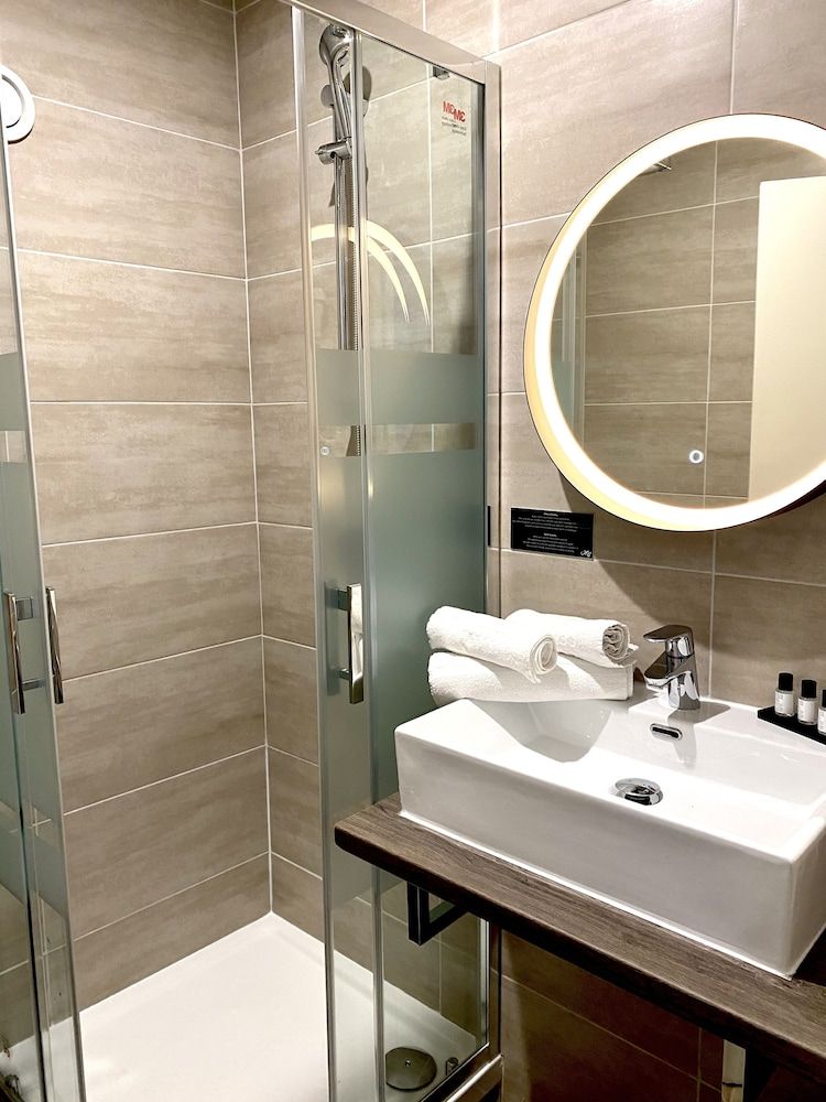 Hôtel Clairefontaine Comfort Double Room 4