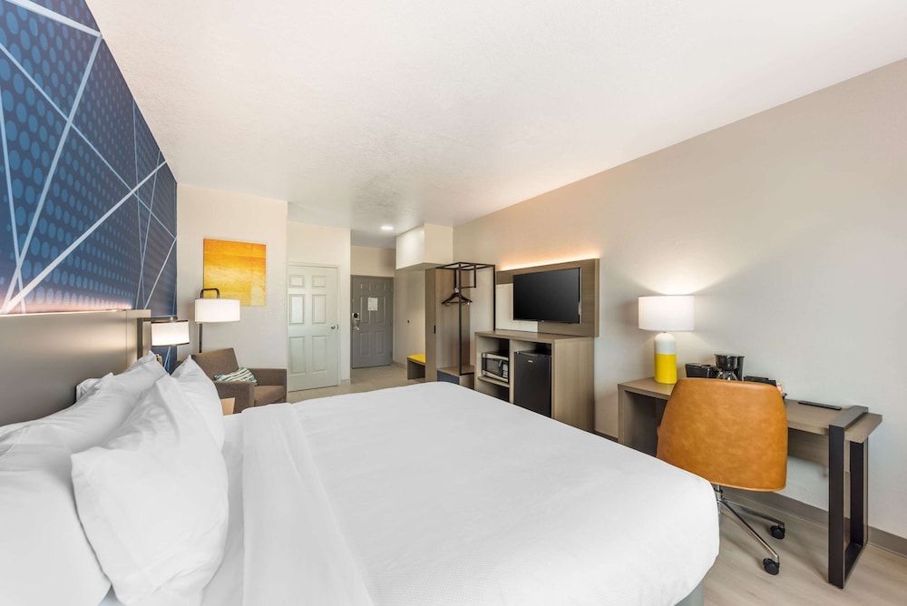 Comfort Inn & Suites Belton Temple South I-35 Standard Room, 1 King Bed, Non Smoking 3