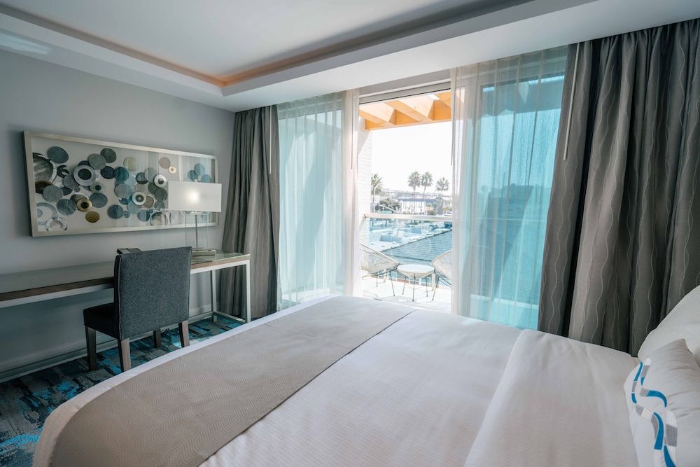 H2O Hermosa Beach Hotel Room, 2 Queen Beds 2