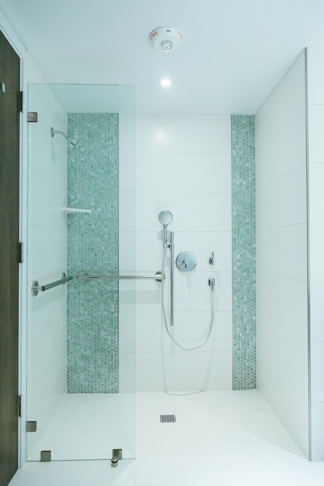 H2O Hermosa Beach Hotel Superior Room, 1 King Bed, Accessible 6