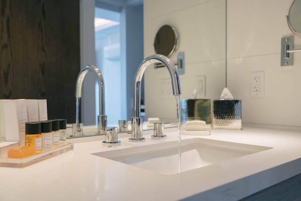 H2O Hermosa Beach Hotel Room, 2 Queen Beds 4