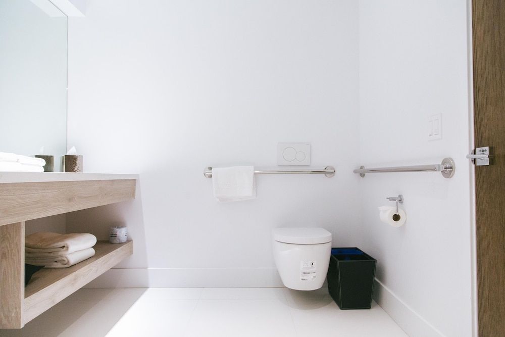 H2O Hermosa Beach Hotel Superior Room, 1 King Bed, Accessible 5