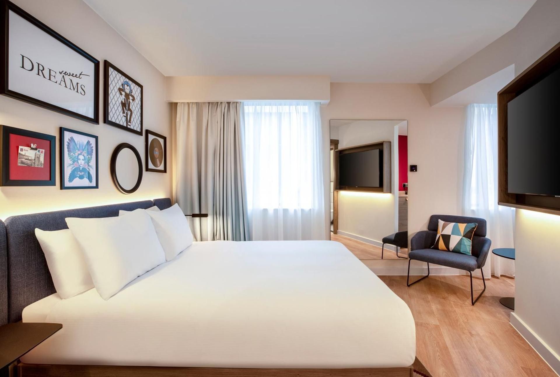 undefined Hampton by Hilton Bath City 4