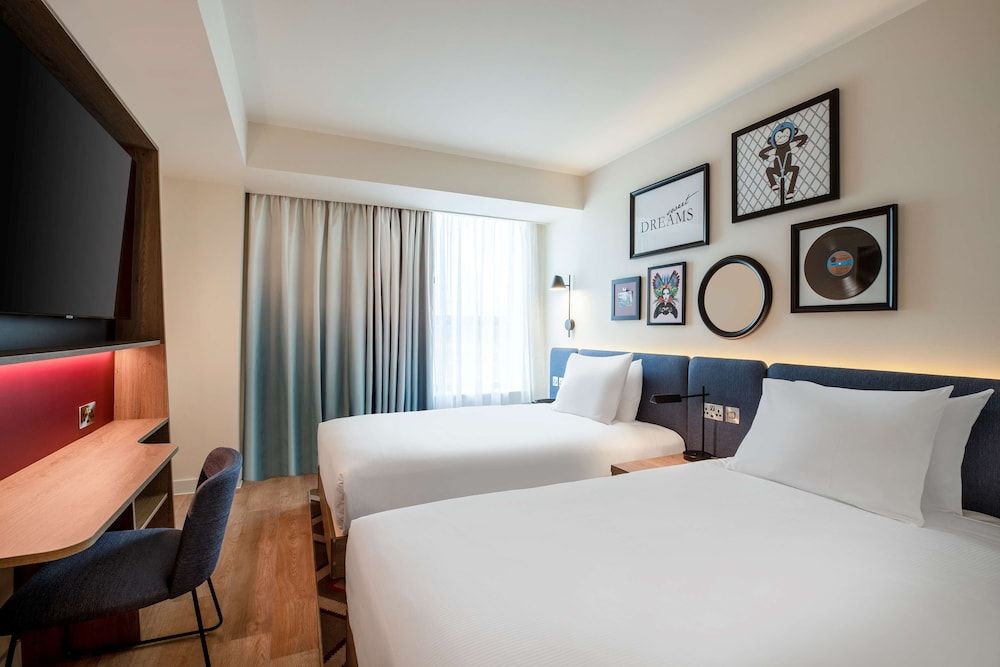 undefined Hampton by Hilton Bath City 2