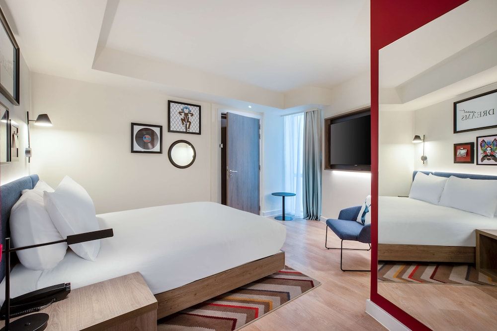 undefined Hampton by Hilton Bath City 3