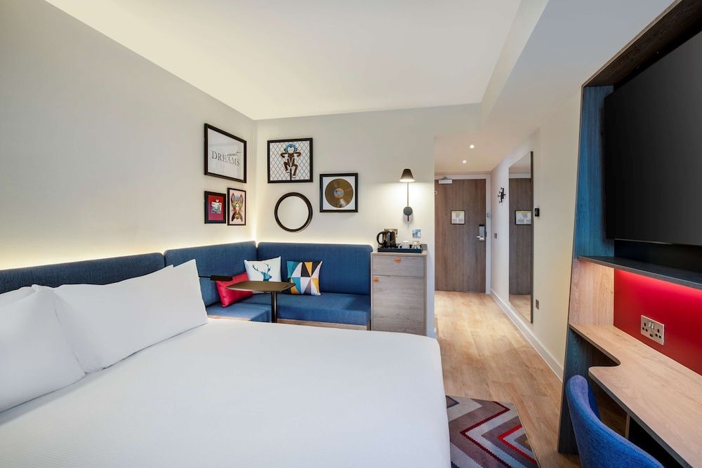 undefined Hampton by Hilton Bath City 4