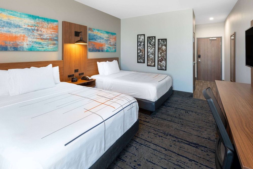 Deluxe Room, 2 Queen Beds, Accessible, Non Smoking (Mobility/Hearing, Tub w/Grab Bars)