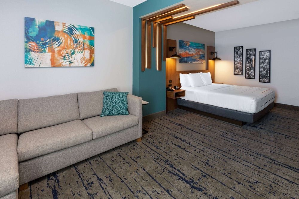 Suite, 1 King Bed, Accessible, Non Smoking (Mobility, Tub with Grab Bars)
