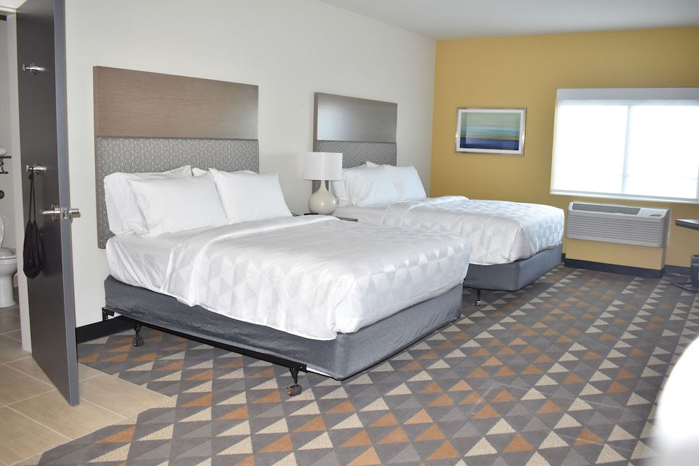 Standard Room, 2 Queen Beds, Accessible Bathtub (Accessible Tub)