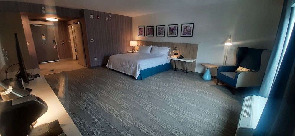 Room, 1 King Bed, Accessible (Hearing)
