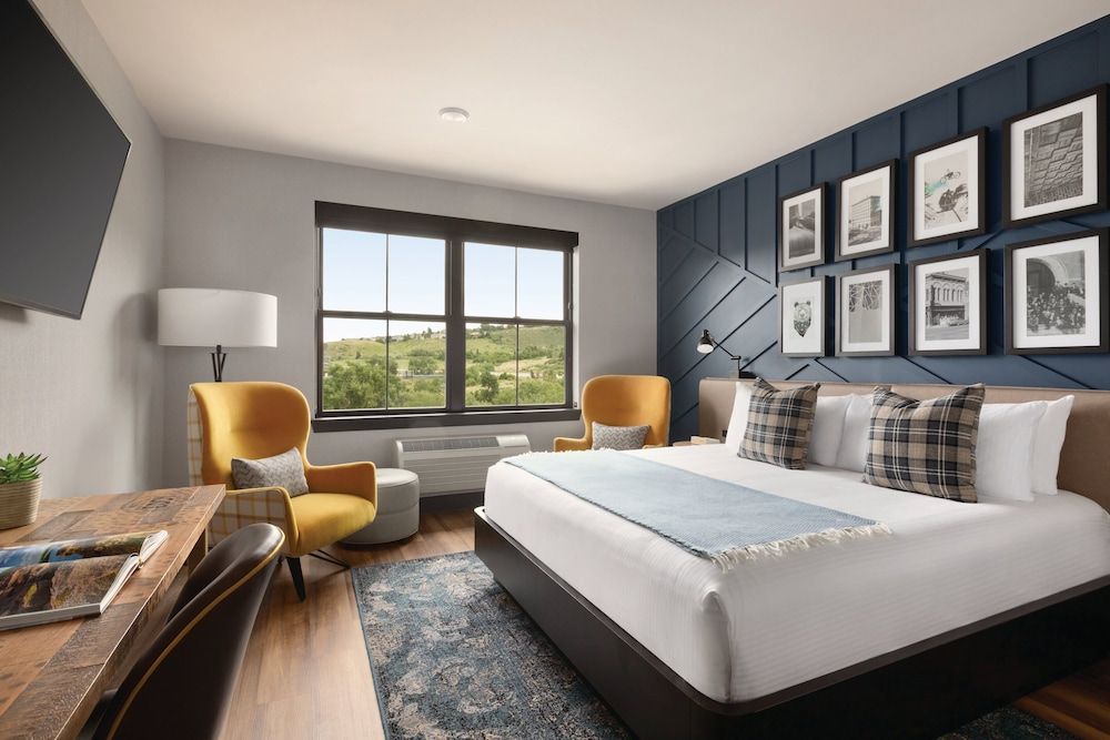 Room, 1 King Bed (Bank)