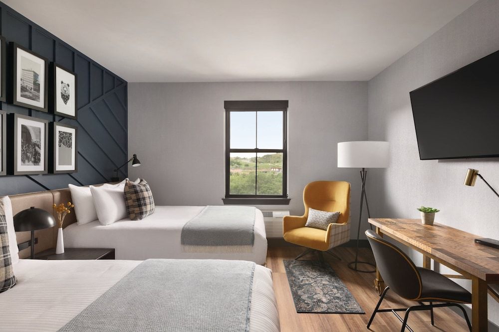 Room, 2 Queen Beds (Falls)