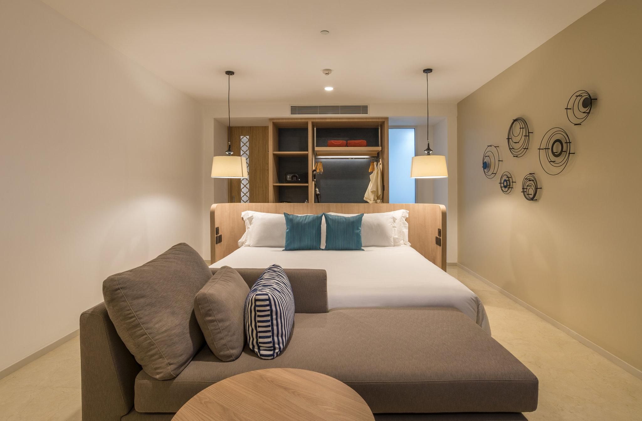 Premium Deluxe Pool Corner Double/Double