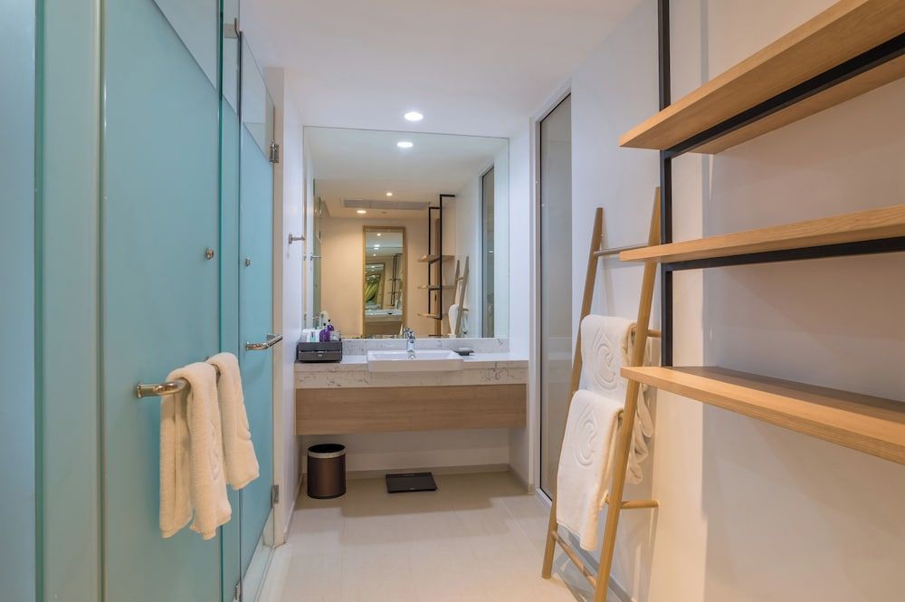 Centara Ao Nang Beach Resort & Spa Krabi Deluxe Room, 2 Double Beds, Terrace (Premium Deluxe Pool) 4