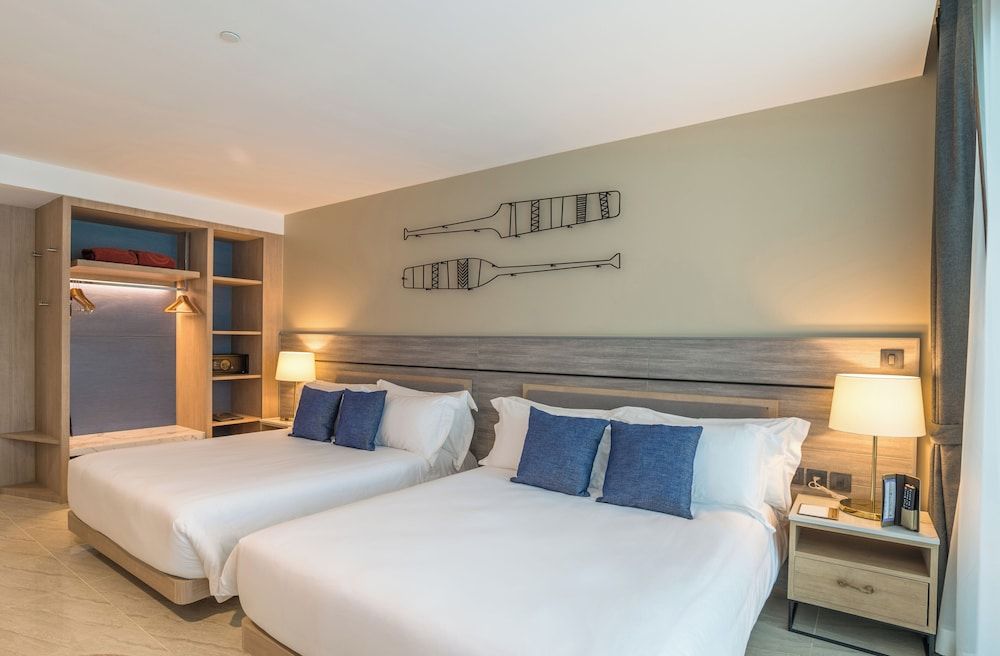 Deluxe Room, 2 Double Beds, Pool Access