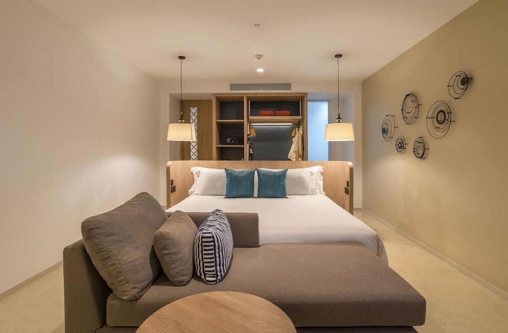 undefined Centara Ao Nang Beach Resort & Spa Krabi 4