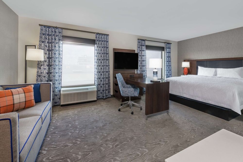 Suite, 1 King Bed, Refrigerator & Microwave (Wet bar)