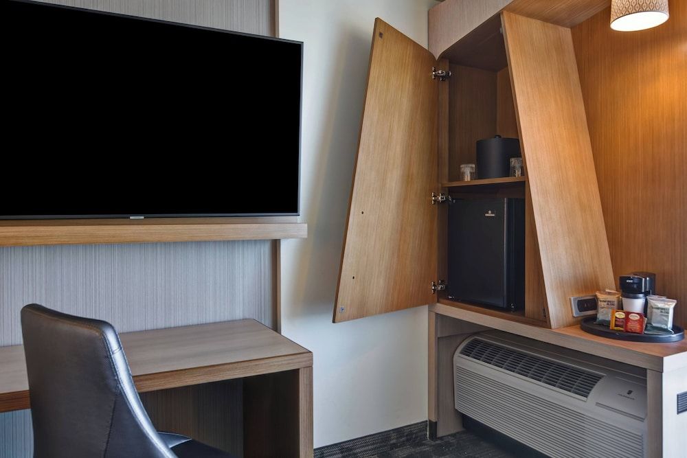 Room, 2 Queen Beds, Non Smoking (Mobility/Hearing Access, Roll-In Shwr)