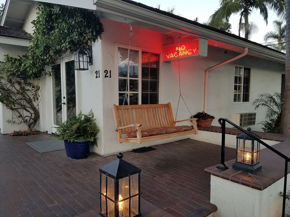 undefined Marina Beach Motel 2