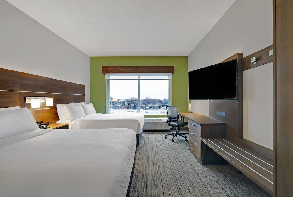 Suite, 2 Queen Beds, Roll-in Shower (Communications, Roll-In Shower)