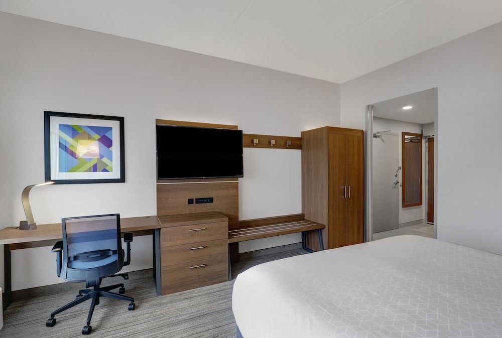 Standard Room, 1 King Bed, Accessible (Communications)