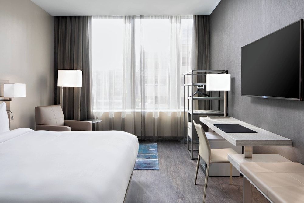 Room, 1 King Bed, City View