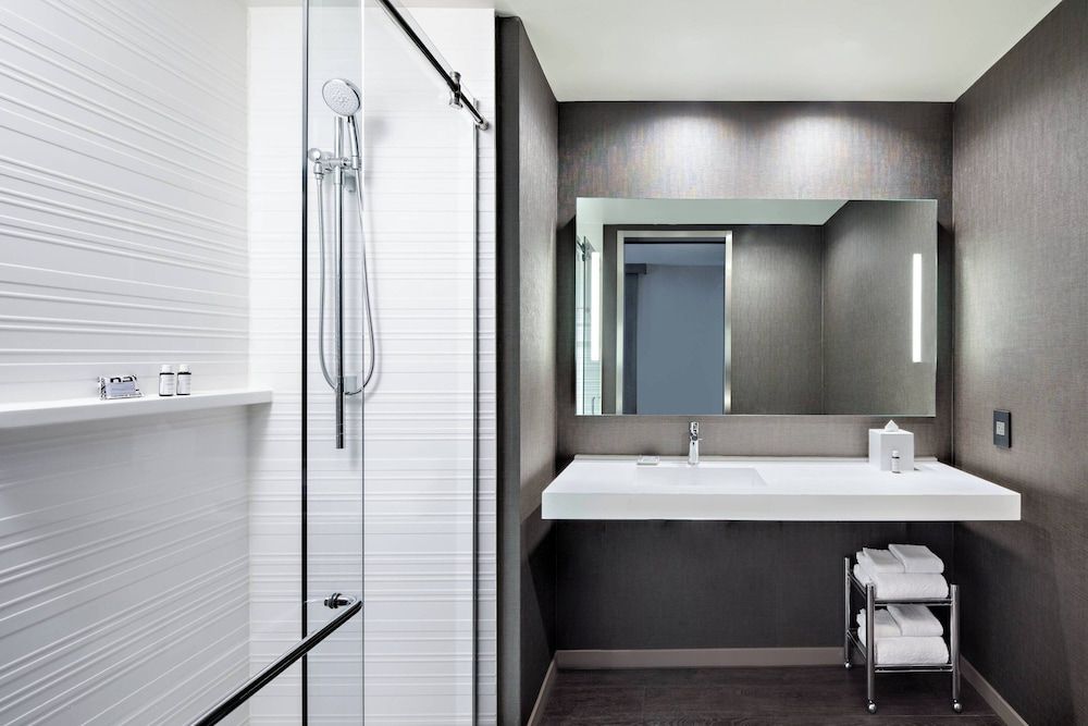 Room, 2 Queen Beds, City View (Hearing Accessible)