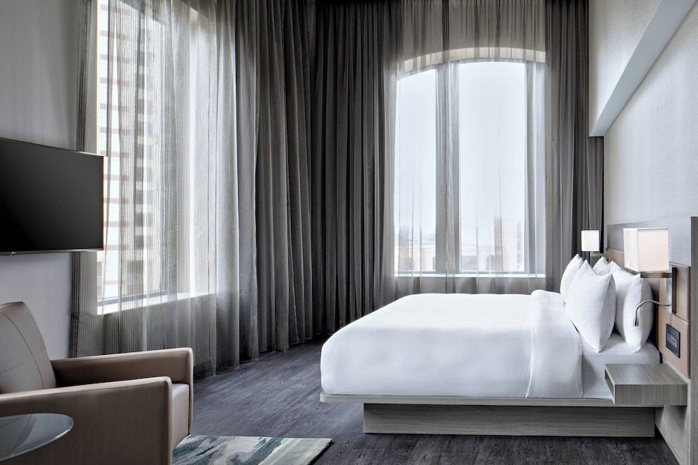 Room, 1 King Bed, City View, Corner
