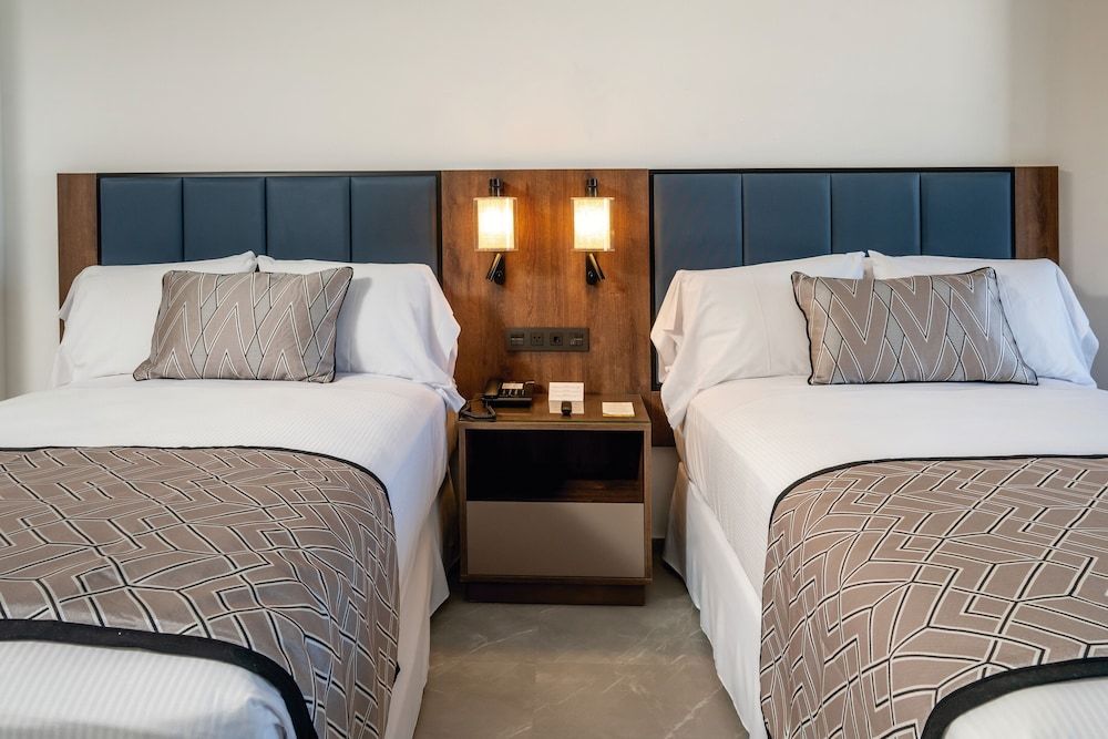 Hotel Riu Palace Kukulkan - Adults Only - All Inclusive Junior Suite, Partial Ocean View (B2C-US) 3