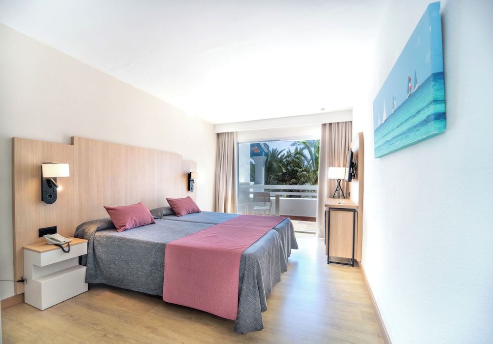 Double Room, Balcony (2 adults and 1 child)