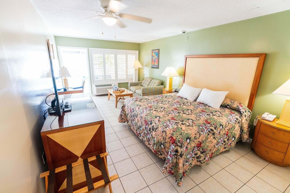 Standard Room, 1 King Bed, Non Smoking, Balcony