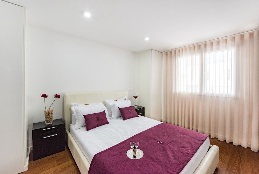 undefined Lounge Inn 6