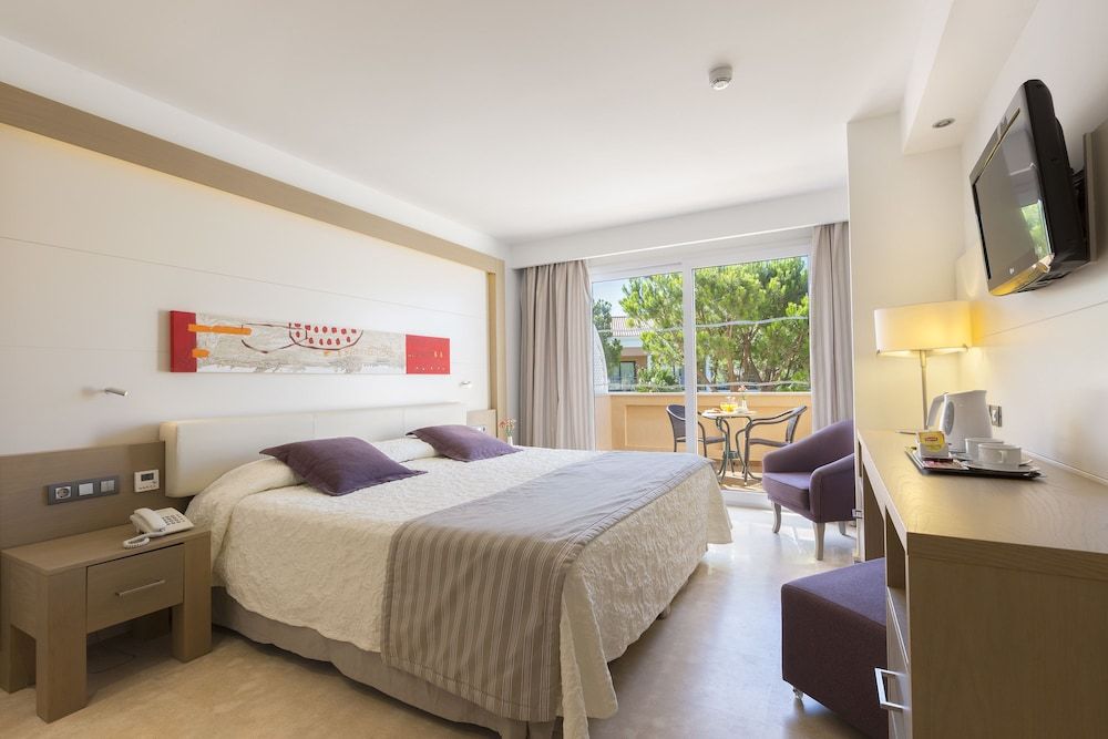 Standard Double Room Single Use, Garden View