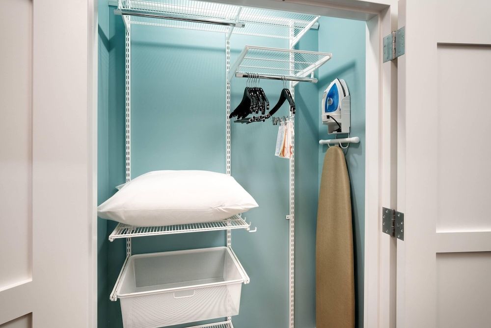Studio, 2 Queen Beds (Mobility/Hearing Access, Roll-In Shwr)