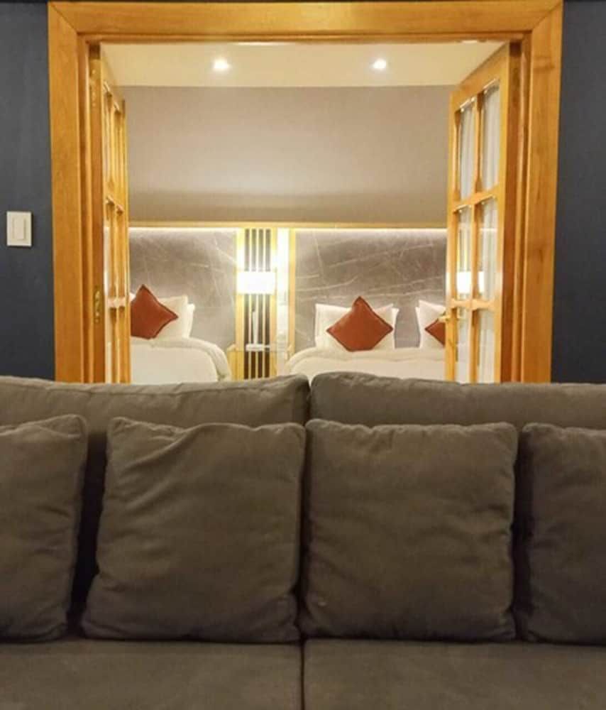 Family Penthouse, Multiple Beds, Canal View