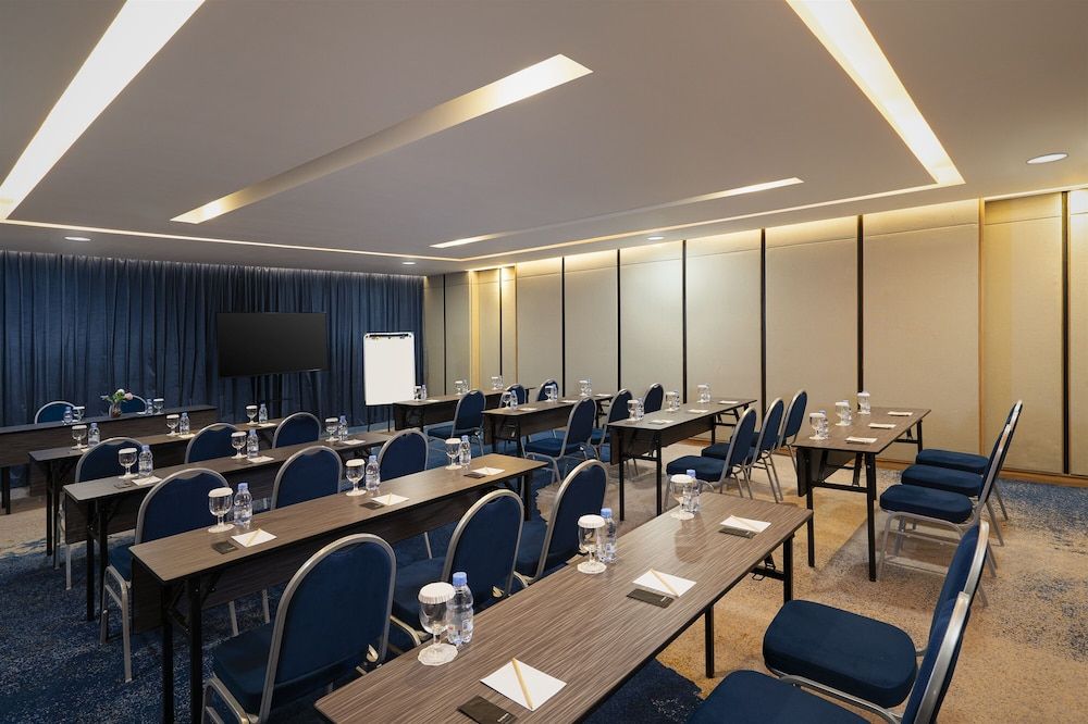 undefined Anara Airport Hotel 10