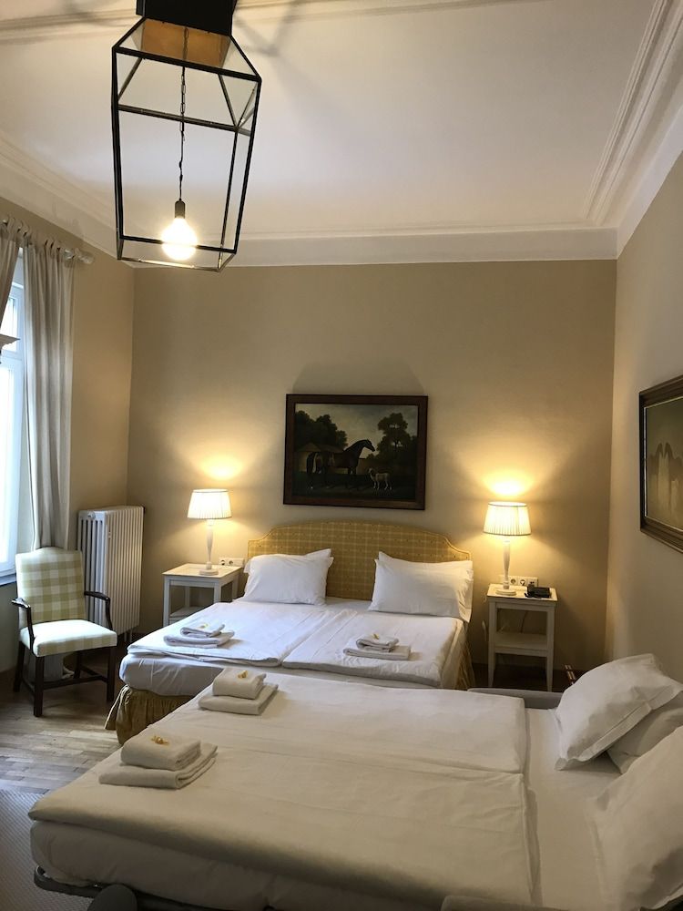 undefined Hôtel Le Châtelet 2