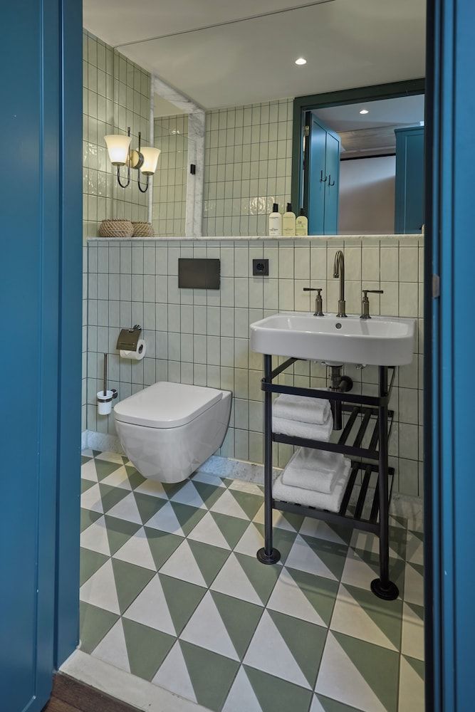 The July - Boat & Co Studio, 1 King Bed, Private Bathroom 3