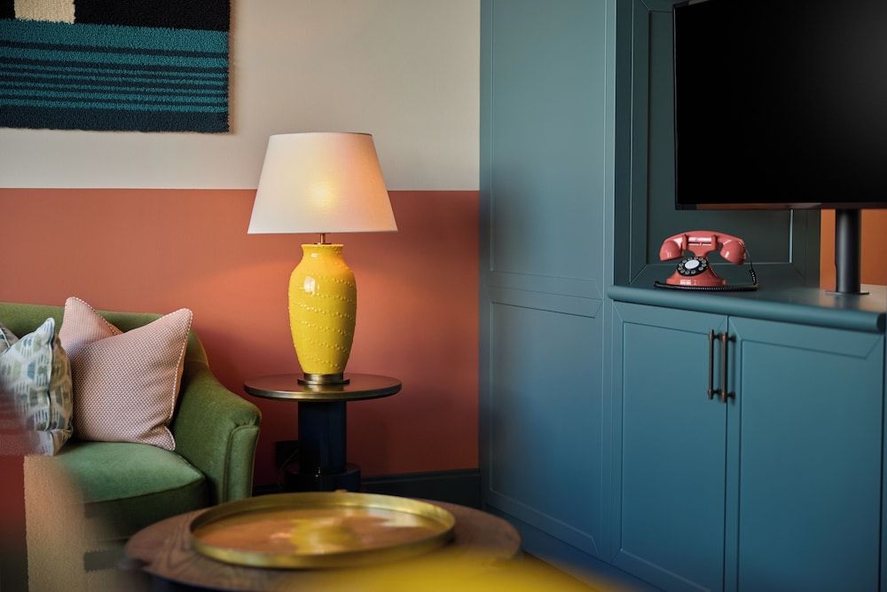 The July - Boat & Co Studio, 1 King Bed, Private Bathroom 9