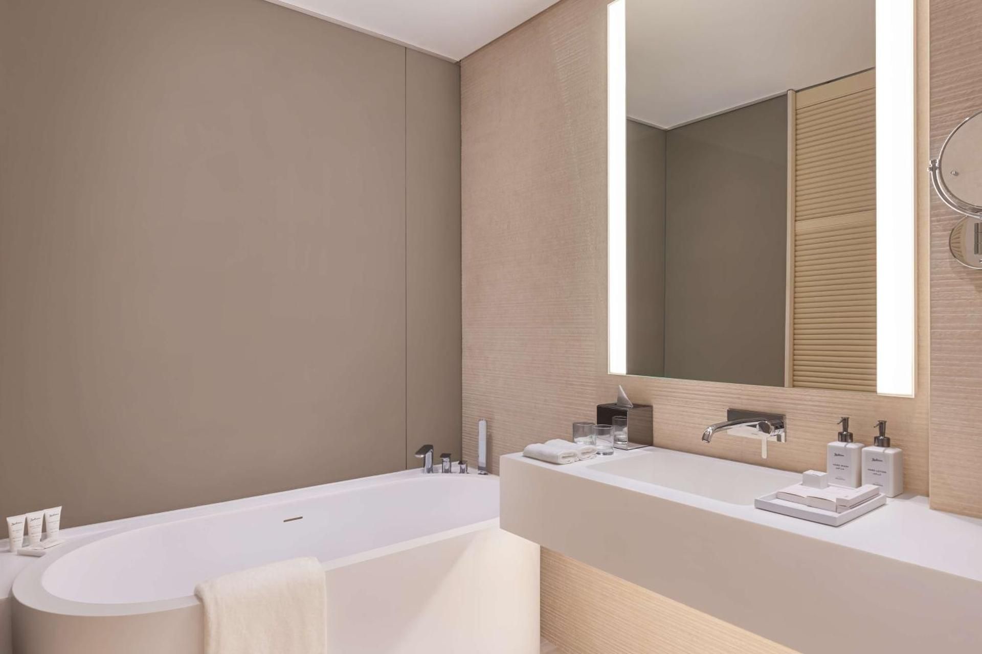 One Bedroom Suite - Sea View