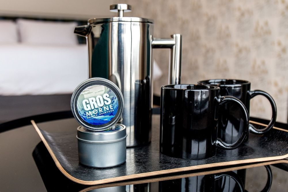 Hew & Draw Hotel Studio Suite, 1 Queen Bed 3