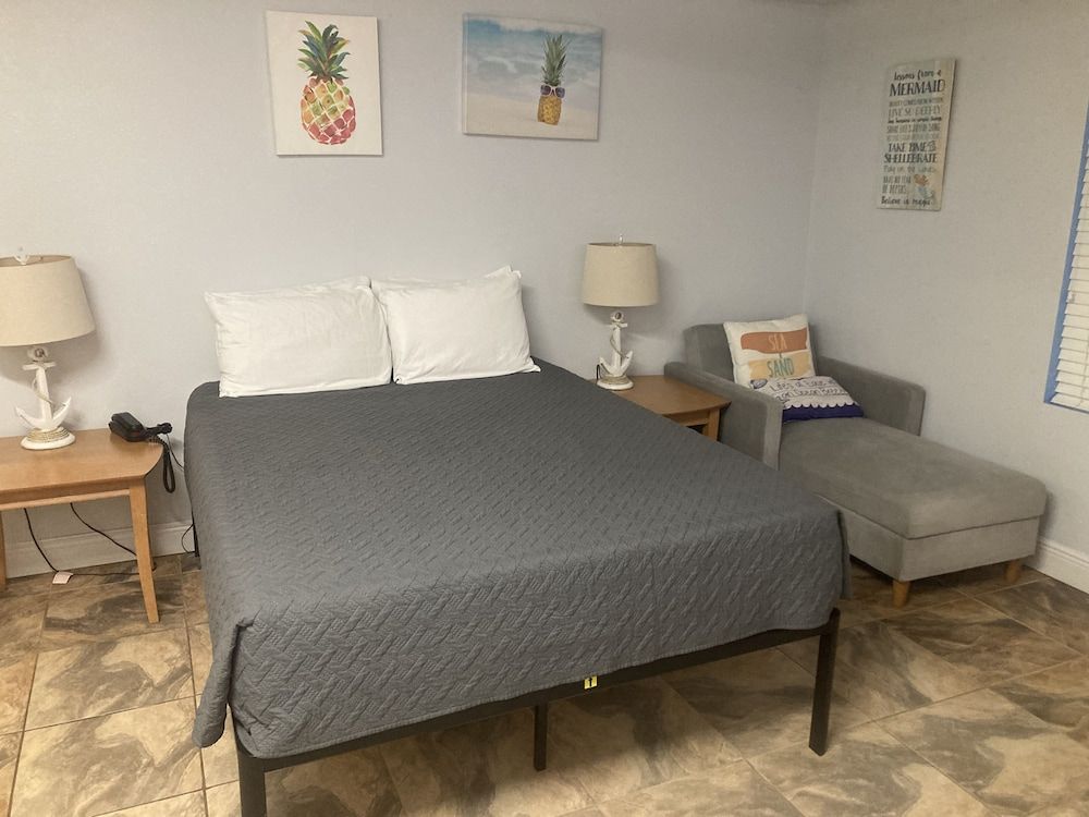 Condo, 2 Bedrooms, Balcony (911i)