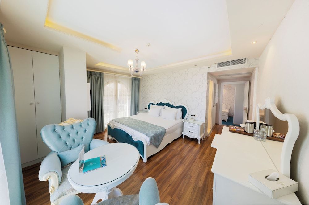 Deluxe Family Room with Free Spa Access (Self use & Shared)